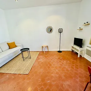 studio-au-calme-a-2-pas-de-tout.fr-provencehotel.com/